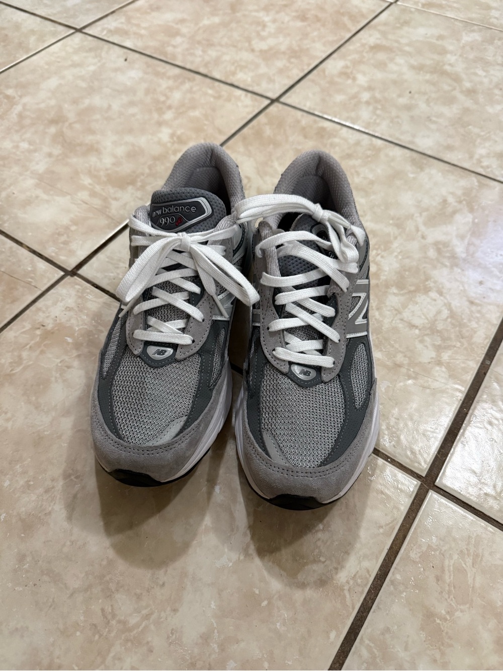New Balance 990v6 - Women’s 9.5